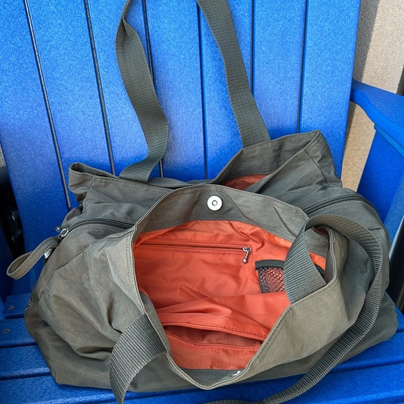 Chicos Travelers Bag- lightweight, many compartments - Picture 2 of 9